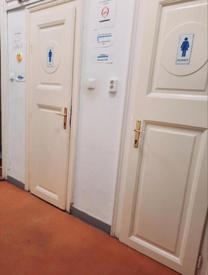 Lamis Hostel Budapest Exteriör bild